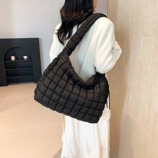 Women Puffer Shoulder Bag Padding Hobo Bag Large Capacity Puffy Shoulder Bag Solid Color Zip Closure for Outdoor Travel