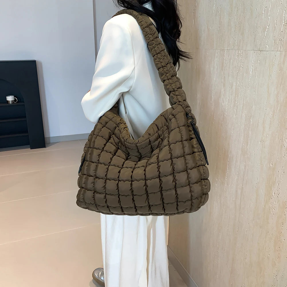 Women Puffer Shoulder Bag Padding Hobo Bag Large Capacity Puffy Shoulder Bag Solid Color Zip Closure for Outdoor Travel
