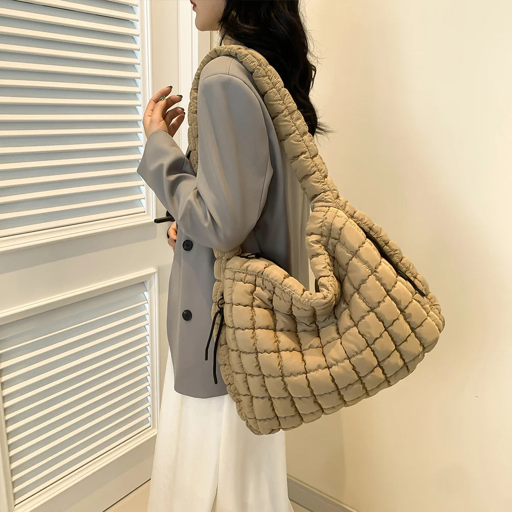 Women Puffer Shoulder Bag Padding Hobo Bag Large Capacity Puffy Shoulder Bag Solid Color Zip Closure for Outdoor Travel